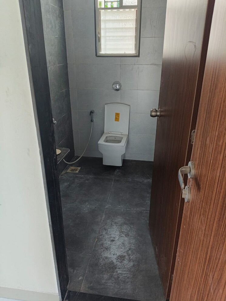 Bathroom, kalpataru-splendour 2 Bedroom 830 Sq.Ft. Apartment In Wakad Pune 9422176