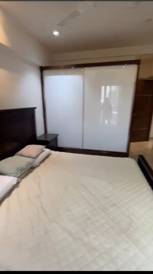 Bedroom in 3 BHK Apartment at Santacruz West – for Rent