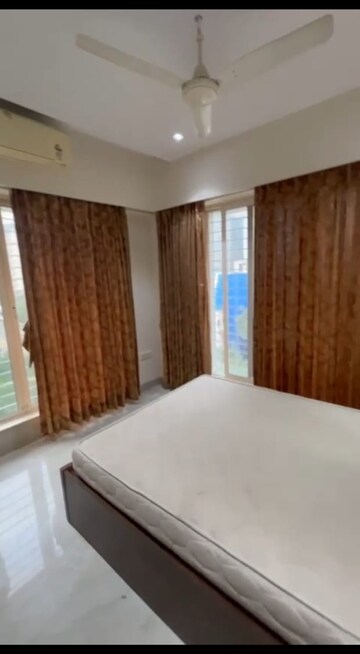 Bedroom in 3 BHK Apartment at Santacruz West – for Rent