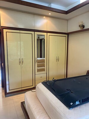 Bedroom in 3 BHK Apartment at Tata Petit Towers, Peddar Road – for Rent