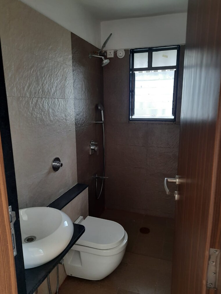 Bathroom, kohinoor-courtyard-one 2 Bedroom 825 Sq.Ft. Apartment In Wakad Pune 9422224