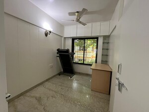Room in 4 BHK Apartment at Green Orchid, Aundh – for Rent