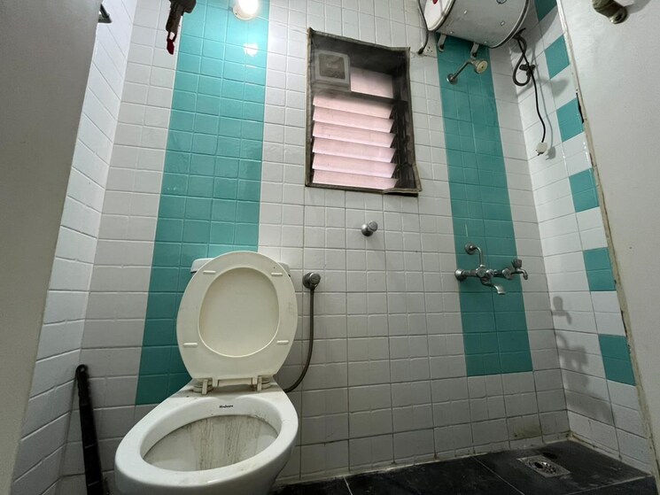 Bathroom, green-orchid 4 Bedroom 2000 Sq.Ft. Apartment In Aundh Pune 9422316