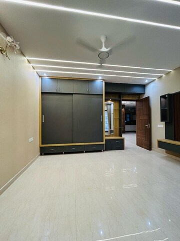 Room in 2 BHK Apartment at Sunny Enclave – for Rent