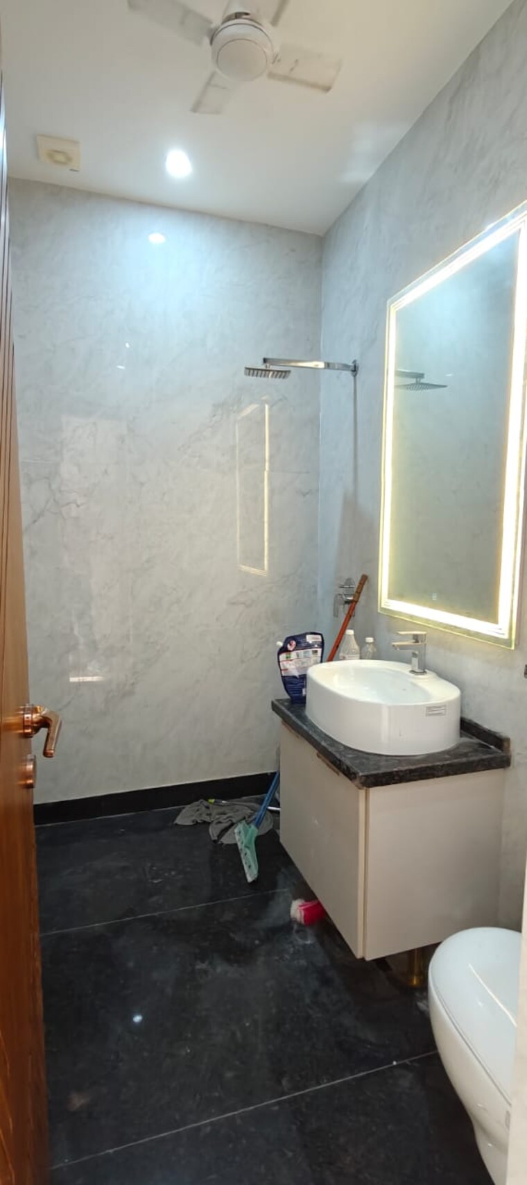 Bathroom, lajpat nagar 4 3 Bedroom 200 Sq.Yd. Builder Floor In Lajpat Nagar 4 Delhi 9422353