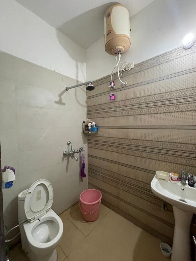 Bathroom, sunny enclave 2.5 Bedroom 115 Sq.Yd. Apartment In Sunny Enclave Mohali 9422435