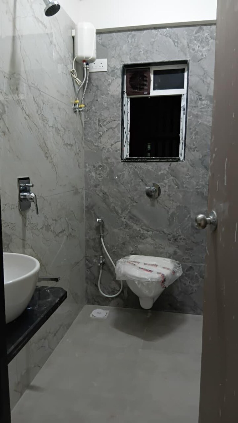 Bathroom, goregaon west 2 Bedroom 650 Sq.Ft. Builder Floor In Goregaon West Mumbai 9422412
