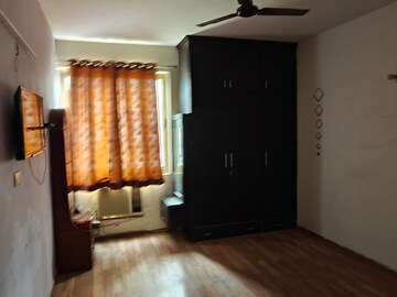 Room in 3 BHK Apartment at Emaar Palm Gardens, Sector 83 – for Rent