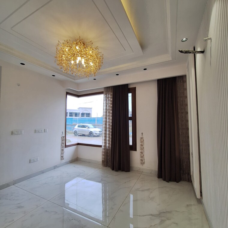 Room, patiala road 3.5 Bedroom 125 Sq.Yd. Villa In Patiala Road Zirakpur 9422751