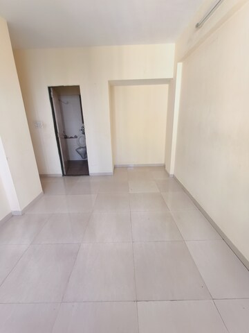 Room in 2 BHK Apartment at Lodha Paradise, Majiwada – for Rent