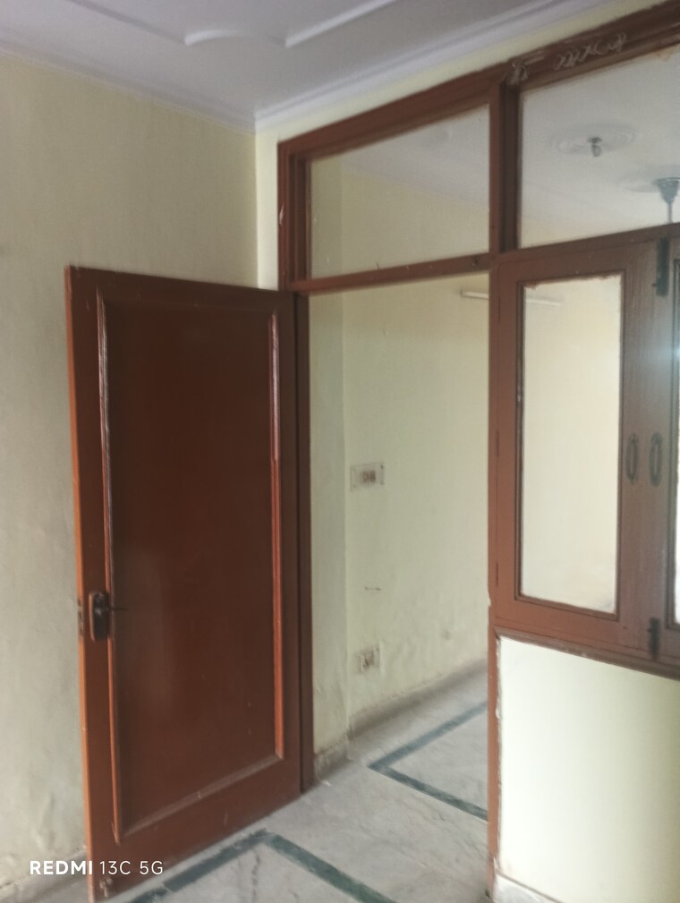 Room, lajpat nagar i 2 Bedroom 900 Sq.Ft. Builder Floor In Lajpat Nagar I Delhi 9422801