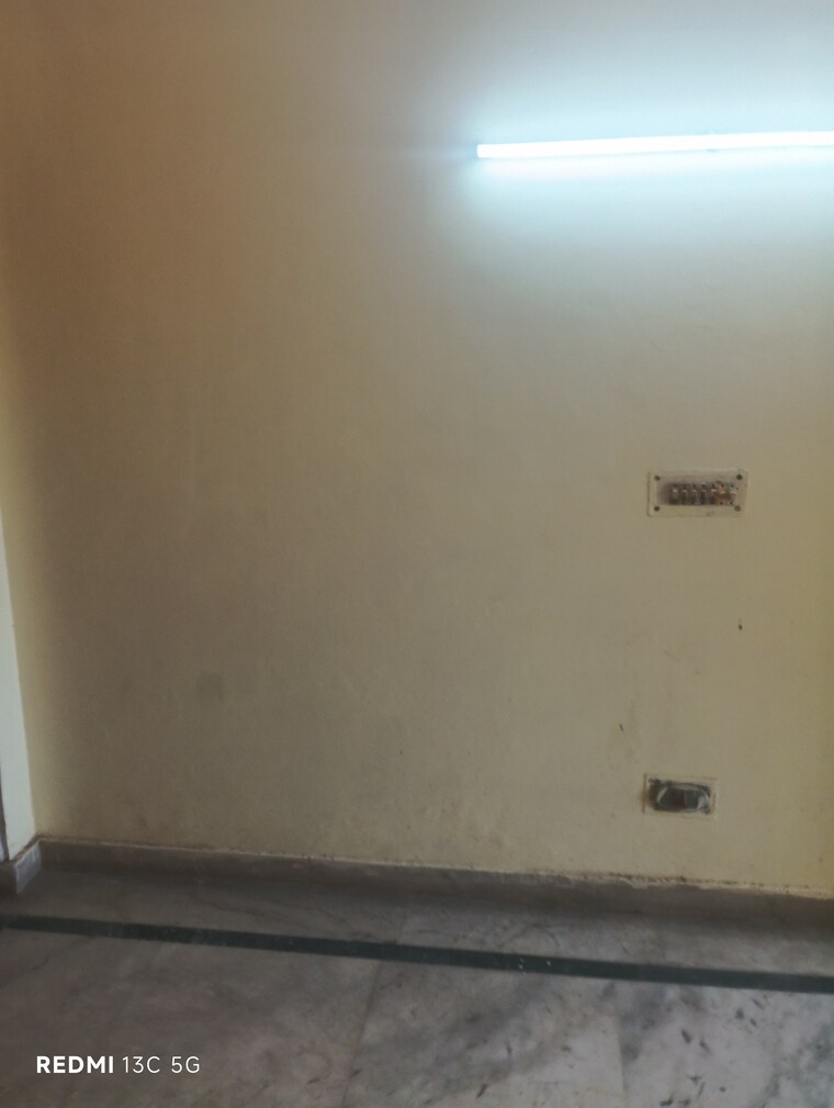 Room, lajpat nagar i 2 Bedroom 900 Sq.Ft. Builder Floor In Lajpat Nagar I Delhi 9422801