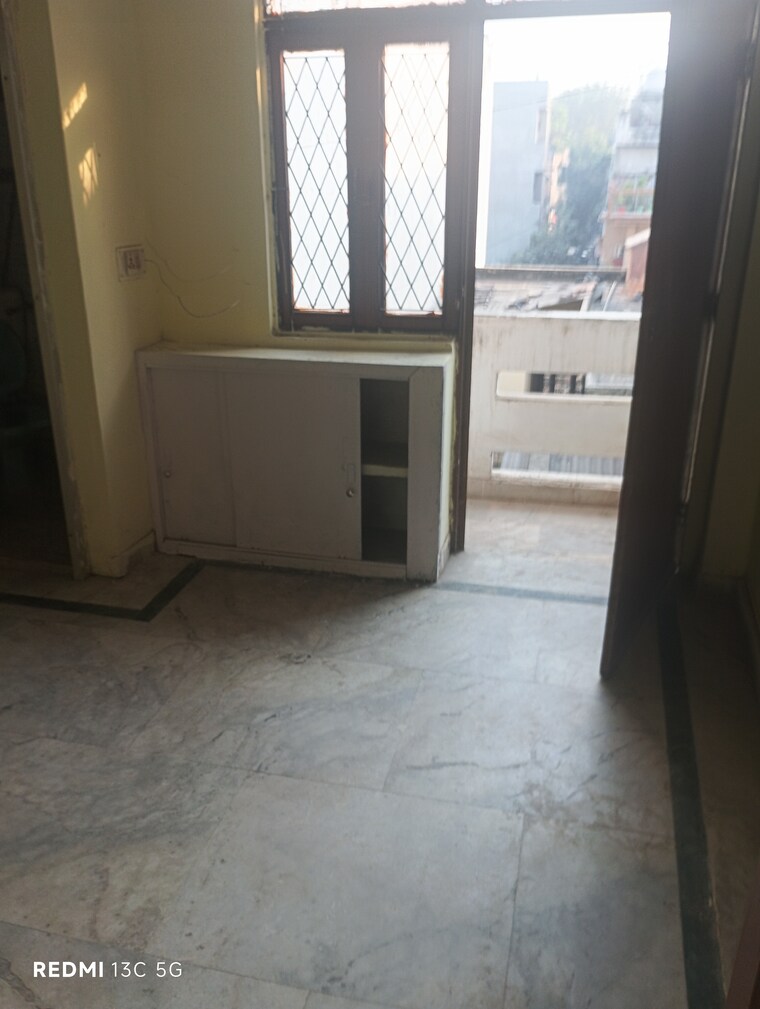 Room, lajpat nagar i 2 Bedroom 900 Sq.Ft. Builder Floor In Lajpat Nagar I Delhi 9422801