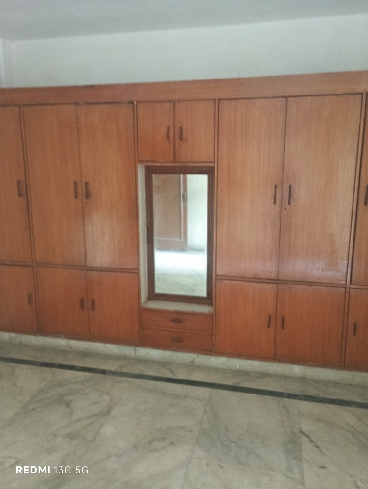 Room, lajpat nagar i 2 Bedroom 900 Sq.Ft. Builder Floor In Lajpat Nagar I Delhi 9422801
