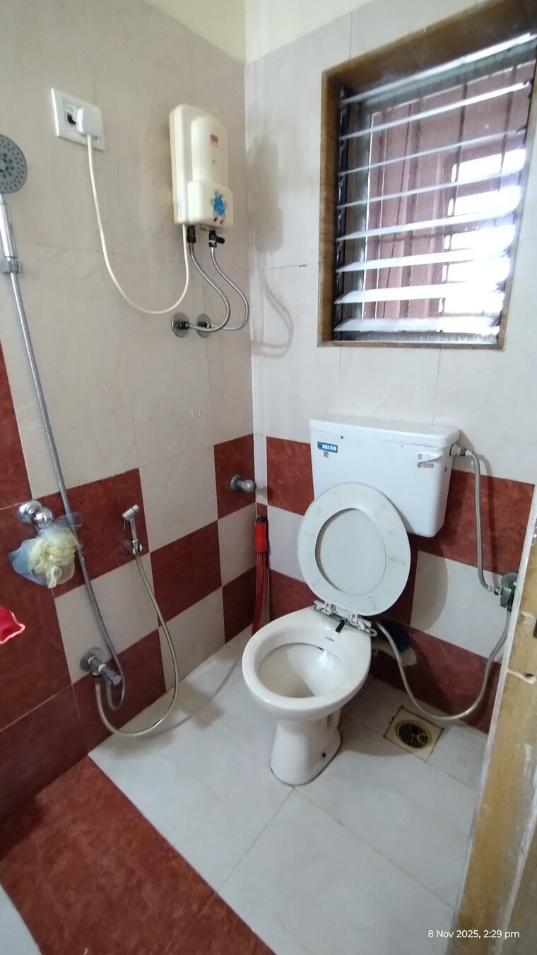 Bathroom, kandivali west 1 Bedroom 600 Sq.Ft. Apartment In Kandivali West Mumbai 9422841