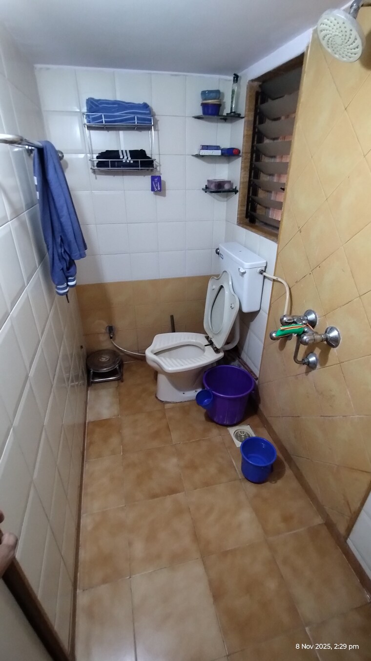 Attached Bathroom, kandivali west 1 Bedroom 600 Sq.Ft. Apartment In Kandivali West Mumbai 9422841