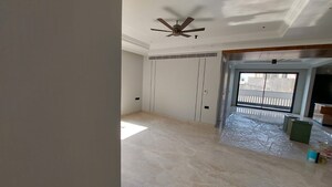 Room in 4 BHK Builder Floor at Unitech Espace Nirvana Country, Sector 50 – for Sale