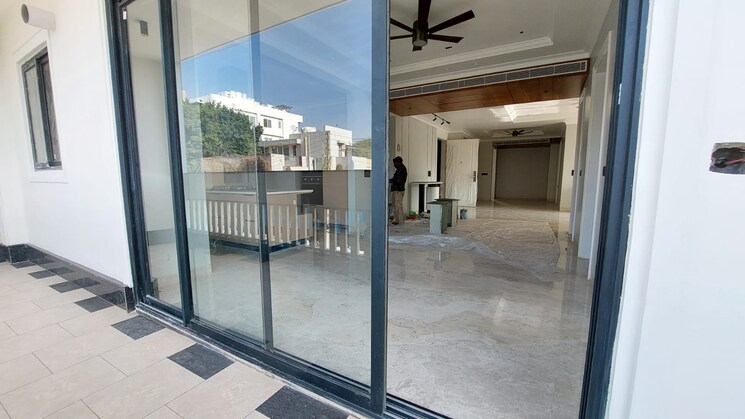  Parking, unitech-espace-nirvana-country 4 Bedroom 3330 Sq.Ft. Builder Floor In Sector 50 Gurgaon 9422833