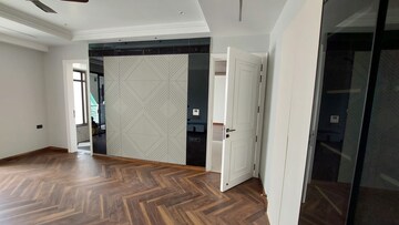 Building Lobby in 4 BHK Builder Floor at Unitech Espace Nirvana Country, Sector 50 – for Sale