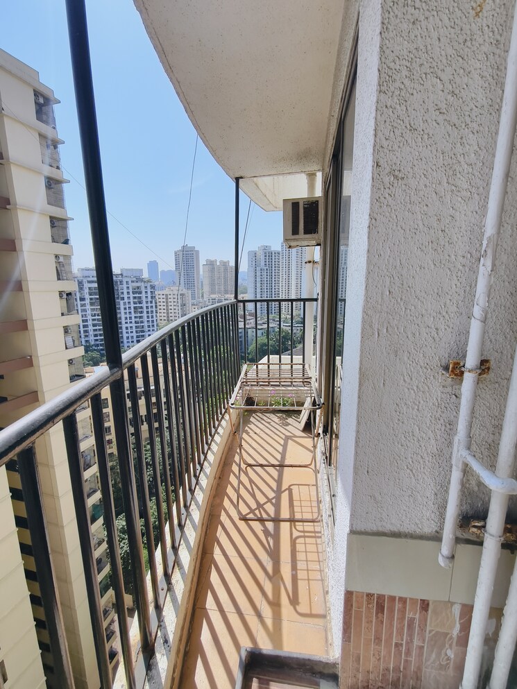 Balcony, everest-world-solitare 2.5 Bedroom 800 Sq.Ft. Apartment In Kolshet Road Thane 9422929
