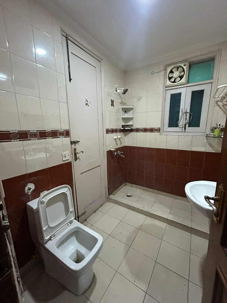 Bathroom, burari 2 Bedroom 905 Sq.Ft. Builder Floor In Burari Delhi 9422923