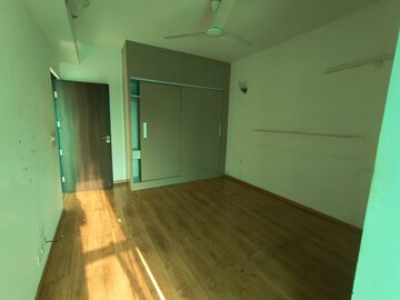 Room in 3.5 BHK Apartment at M3M Escala, Sector 70a – for Rent