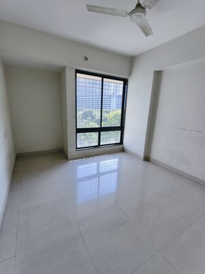 Room in 3 BHK Apartment at Devashree Park, Kolshet Road – for Rent