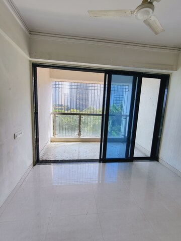 Room in 3 BHK Apartment at Devashree Park, Kolshet Road – for Rent