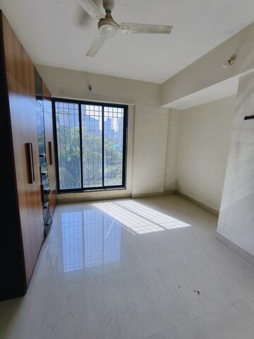 Room in 3 BHK Apartment at Devashree Park, Kolshet Road – for Rent