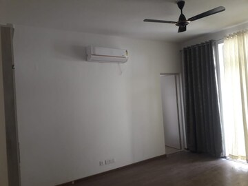 Room in 3.5 BHK Builder Floor at Vatika Premium Floors, Sector 82 – for Rent