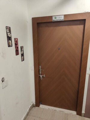 Room in 2 BHK Apartment at Signature Global Prime, Sector 63a – for Rent