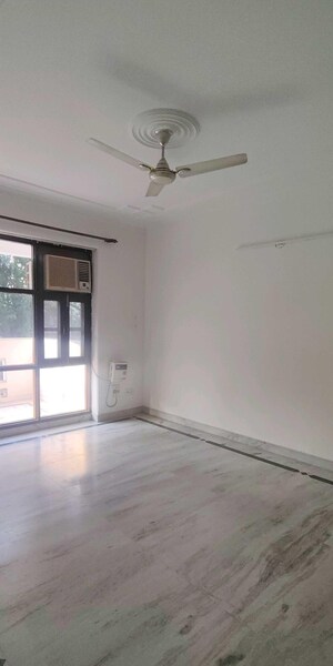 Room in 3 BHK Apartment at Hextax Commune, Sector 43 – for Rent