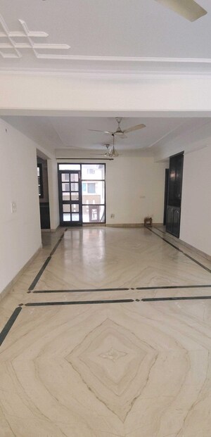 Room in 3 BHK Apartment at Hextax Commune, Sector 43 – for Rent