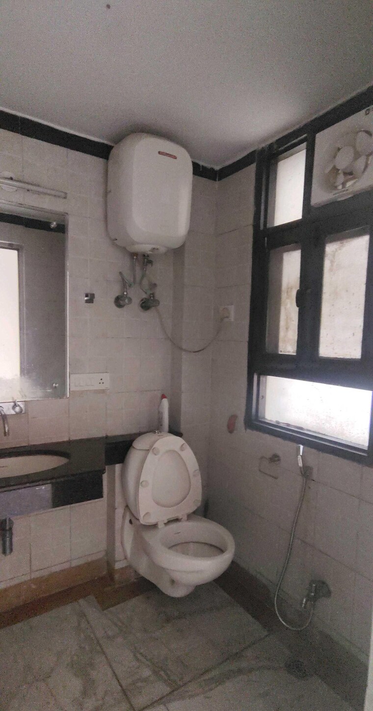 Bathroom, hextax-commune 3 Bedroom 2250 Sq.Ft. Apartment In Sector 43 Gurgaon 9423295