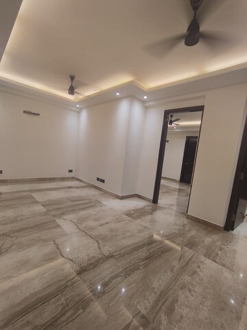 Room in 3 BHK Builder Floor at Greater Kailash ii – for Rent