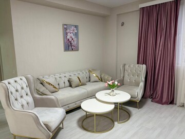 Master Bedroom in 3 BHK Builder Floor at Pahar Ganj – for Sale