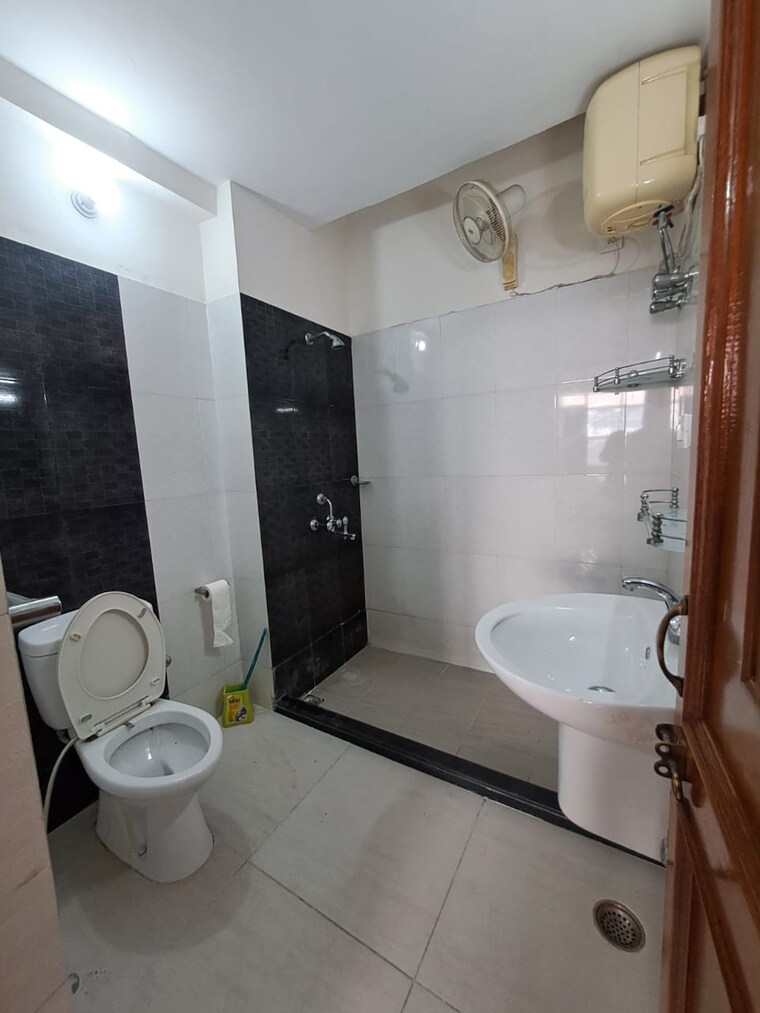Bathroom, sahastradhara road 3 Bedroom 370 Sq.Yd. Independent House In Sahastradhara Road Dehradun 9423429