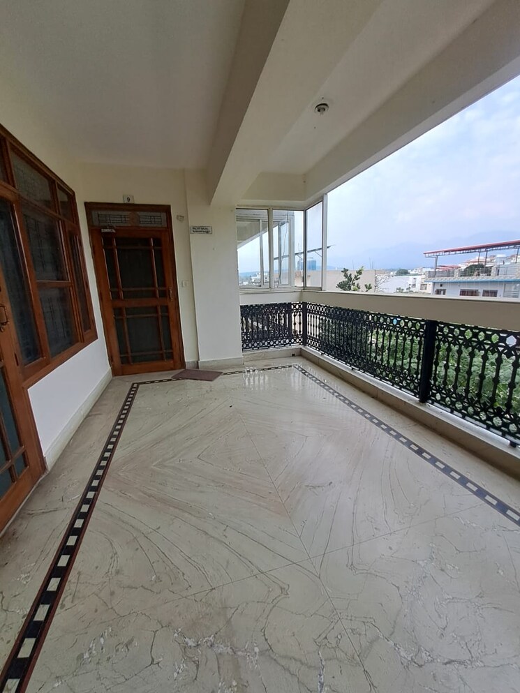 Balcony, sahastradhara road 3 Bedroom 370 Sq.Yd. Independent House In Sahastradhara Road Dehradun 9423429