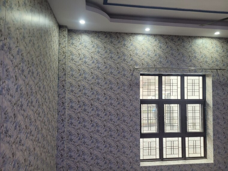 Room, sahastradhara road 3 Bedroom 370 Sq.Yd. Independent House In Sahastradhara Road Dehradun 9423429