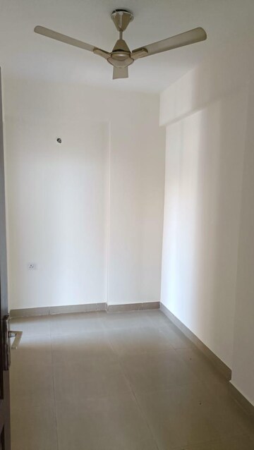 Room in 3 BHK Apartment at Exotica Dreamville, Sector 16c Greater Noida – for Rent