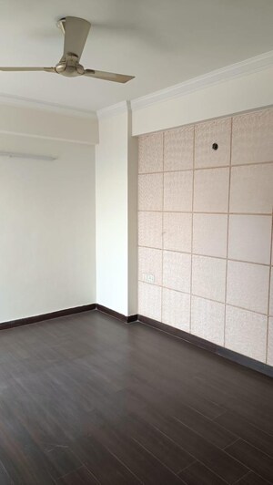 Room in 3 BHK Apartment at Exotica Dreamville, Sector 16c Greater Noida – for Rent