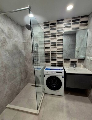 Parking in 3 BHK Builder Floor at Shanti Nagar – for Sale