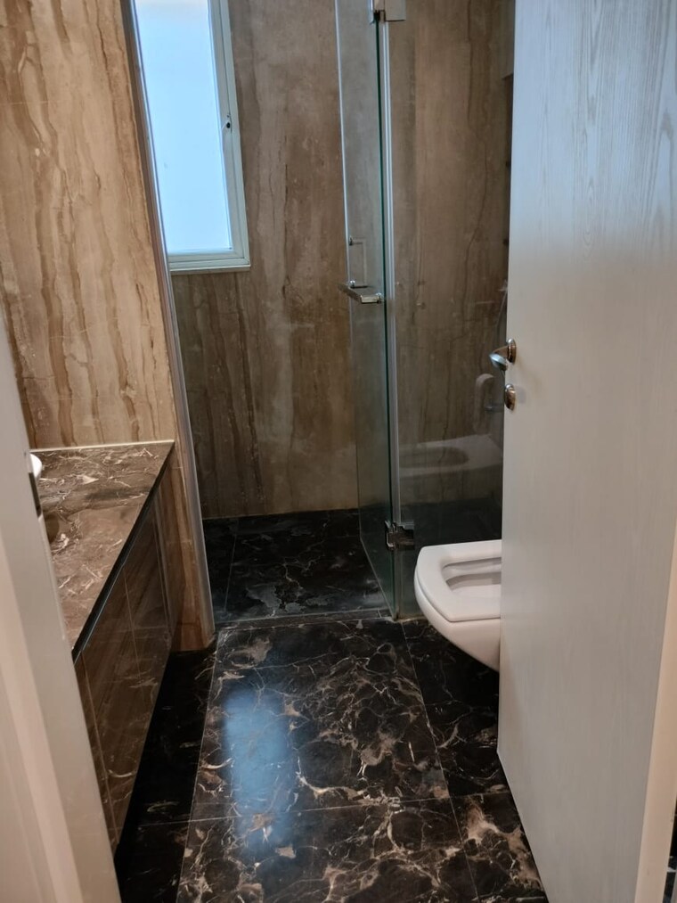 Bathroom, dlf-the-crest 4 Bedroom 3497 Sq.Ft. Apartment In Sector 54 Gurgaon 9423468