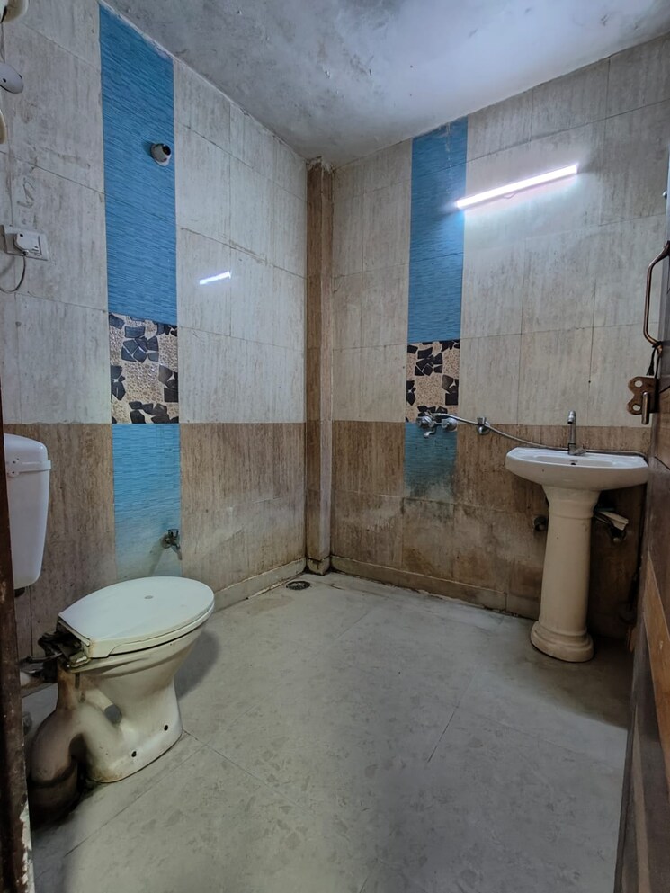 Bathroom, govindpuri 2 Bedroom 590 Sq.Ft. Builder Floor In Govindpuri Delhi 9423538