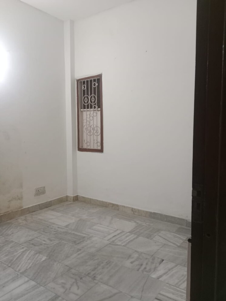 Room, govindpuri 3 Bedroom 900 Sq.Ft. Builder Floor In Govindpuri Delhi 9423559