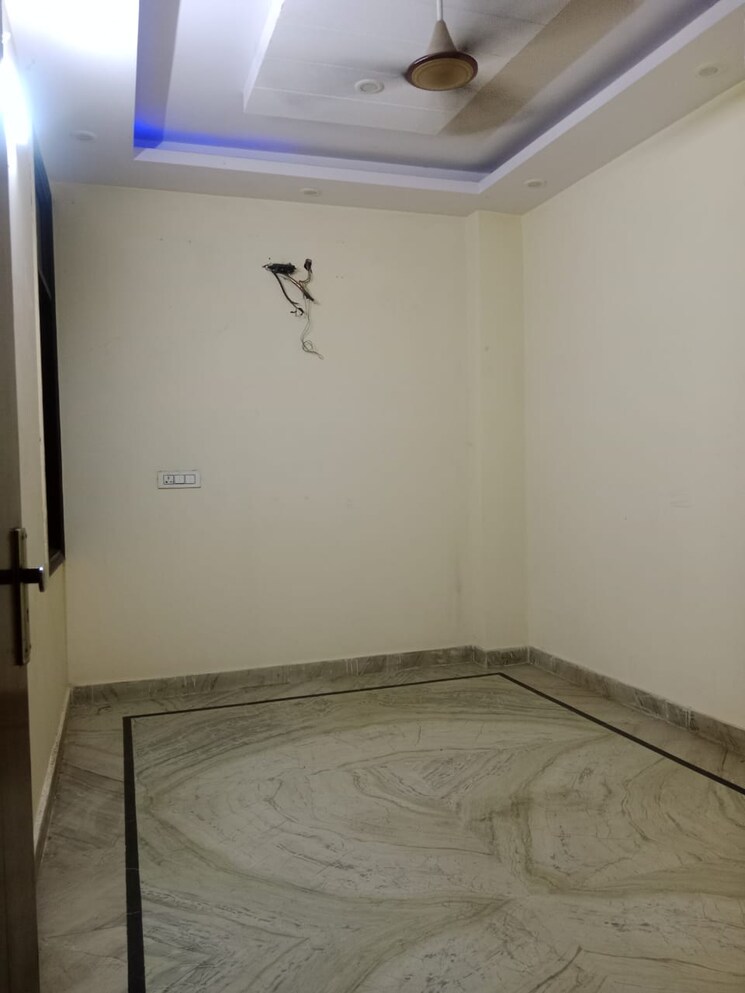 Room, govindpuri 3 Bedroom 900 Sq.Ft. Builder Floor In Govindpuri Delhi 9423559