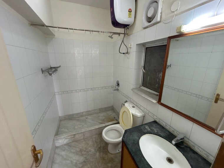 Bathroom, dlf-the-icon 5 Bedroom 2810 Sq.Ft. Apartment In Dlf Phase V Gurgaon 9423581
