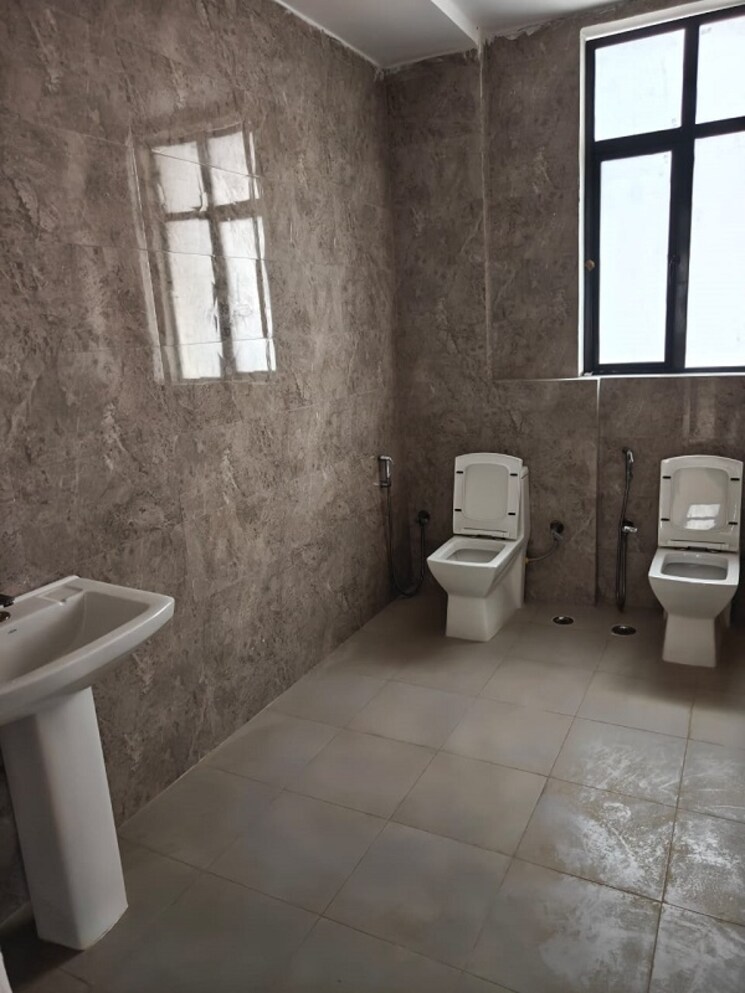  Parking, sector 63 Commercial Industrial Plot 20000 Sq.Ft. In Sector 63 Noida 9423587