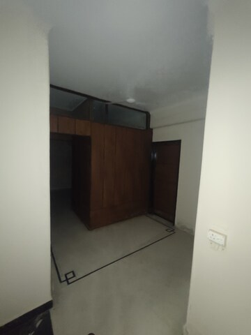 Room in 4 BHK Independent House at DLF Atria, Dlf Phase ii – for Rent