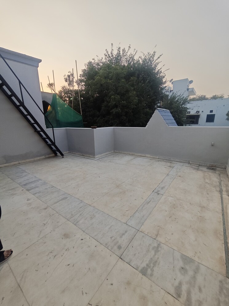 Balcony, dlf-atria 4 Bedroom 215 Sq.Ft. Independent House In Dlf Phase ii Gurgaon 9423673